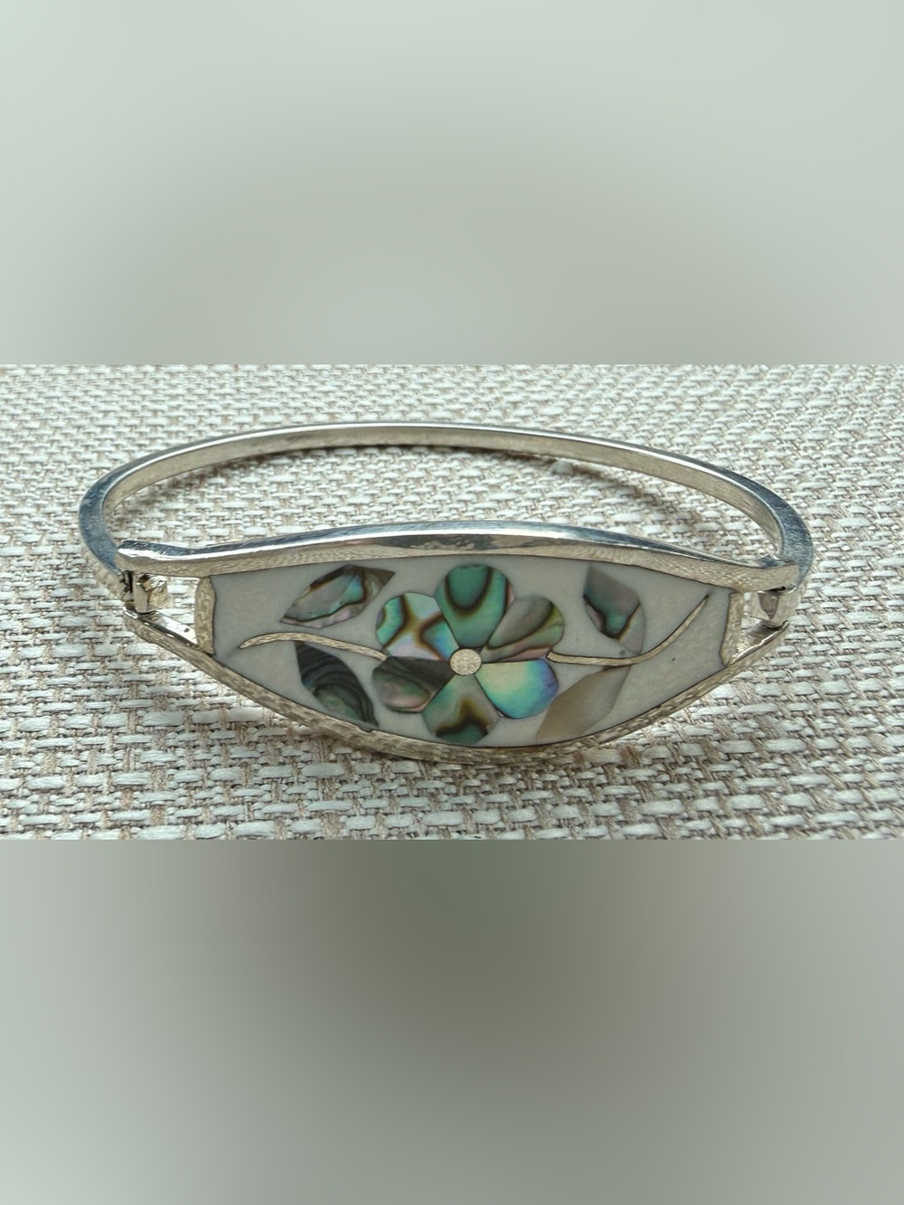 Alpaca Mexico Silvertone Abalone Inlay White Floral Bangle Bracelet